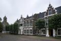 oud velsen - voormalig raadhuis en kerk op achtergrond - foto open monumentendag